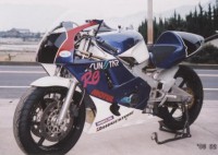 cbr400rr.jpg